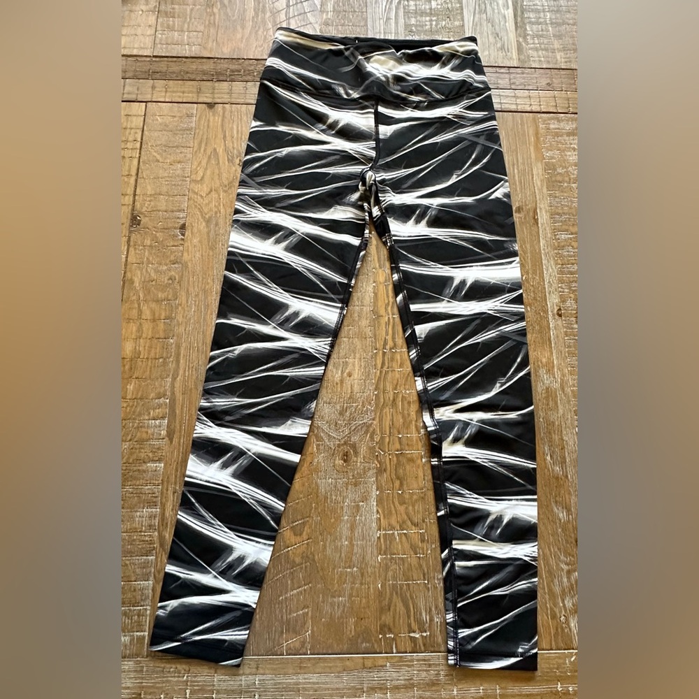 NEW Victoria’s Secret Knockout Activewear Leggings, Size Medium